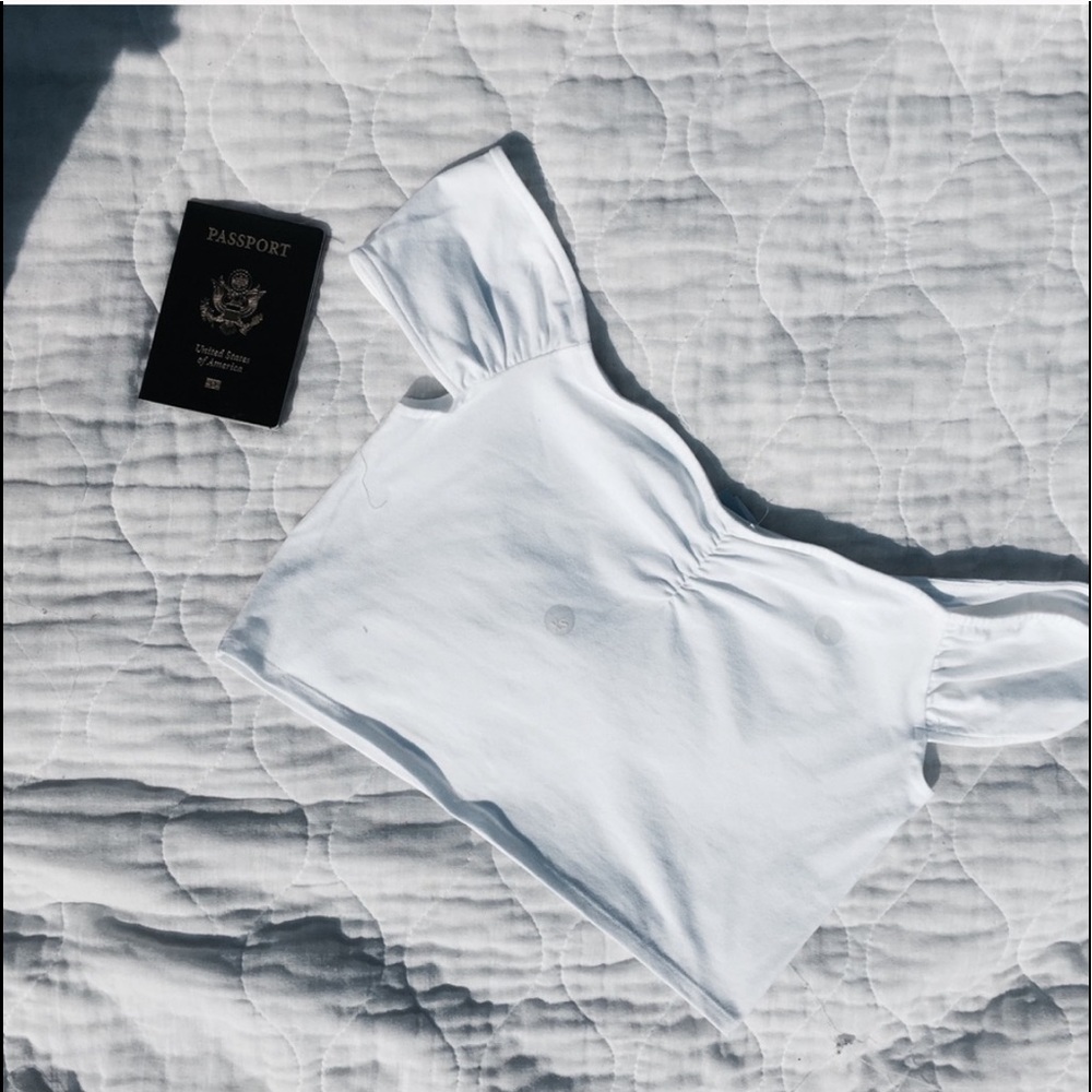 White off the shoulder CROP TOP❗️